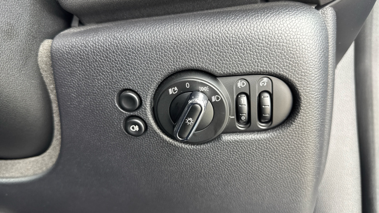 MINI Hatchback 1.5 Cooper Classic 3dr Auto Petrol Hatchback